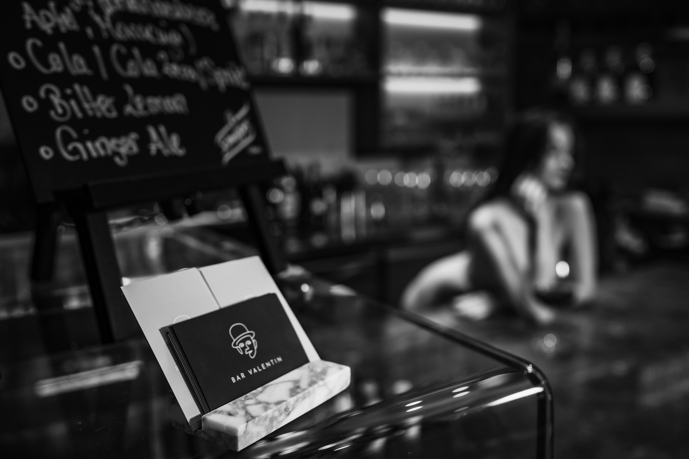 Nude in Bar Valentin 3989